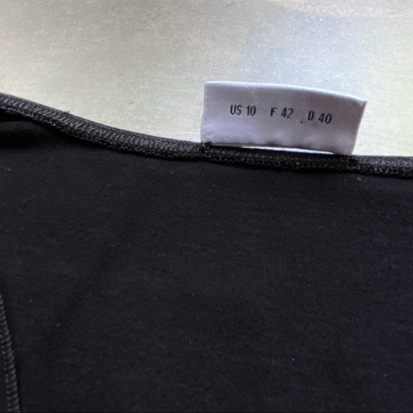 AKRIS Punto Knit V-neck Blouse with Silk Tie Ruffle Detailing - Picture 5 of 7